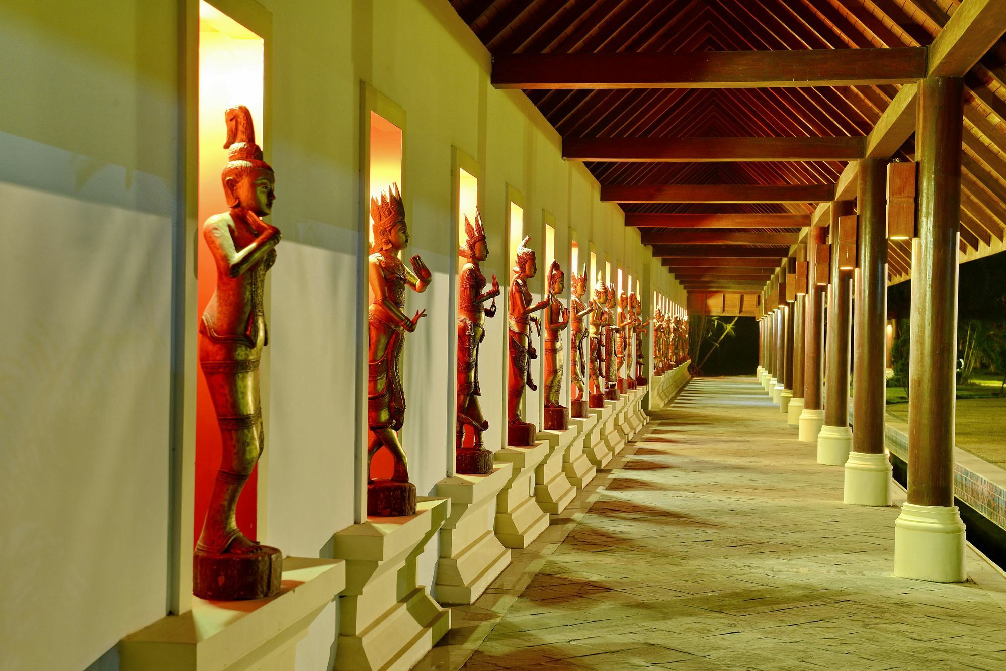 Aureum Palace Hotel & Resort Ngwe Saung Ngwesaung Bagian luar foto